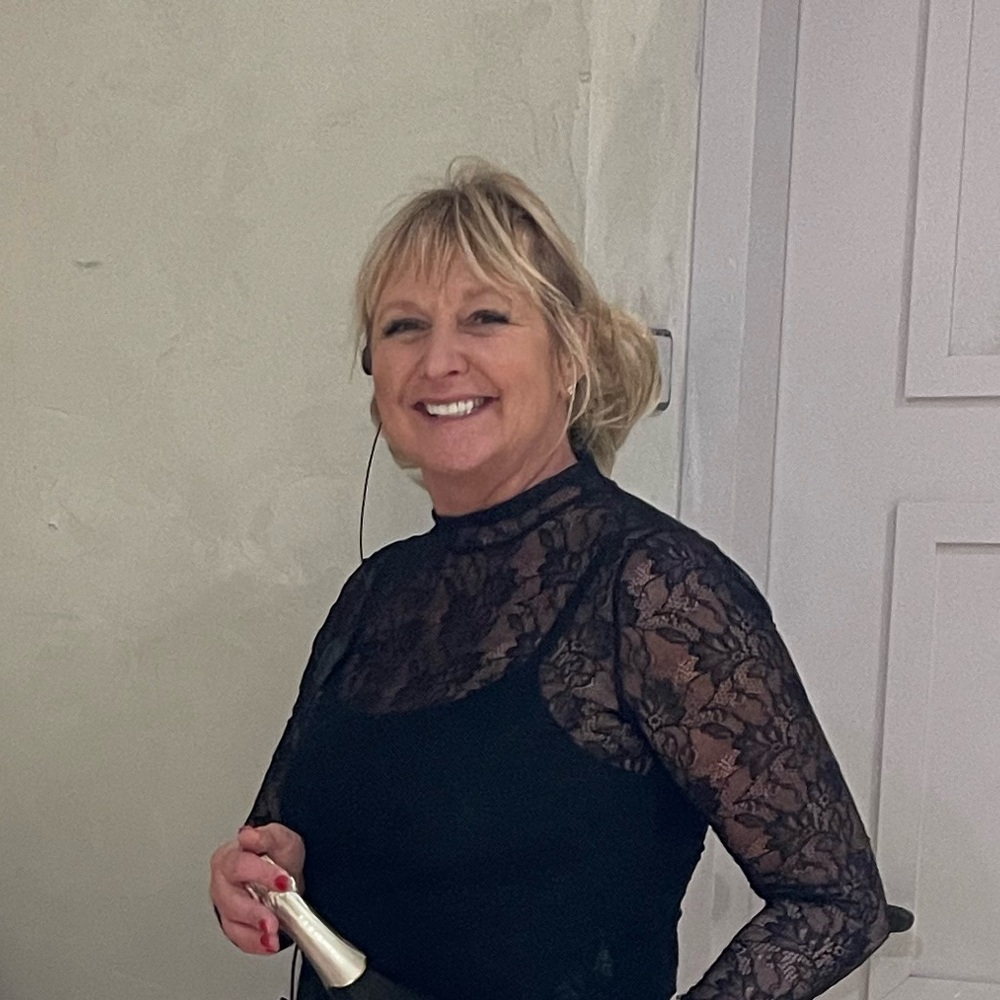 Meet your Posher, Lenora